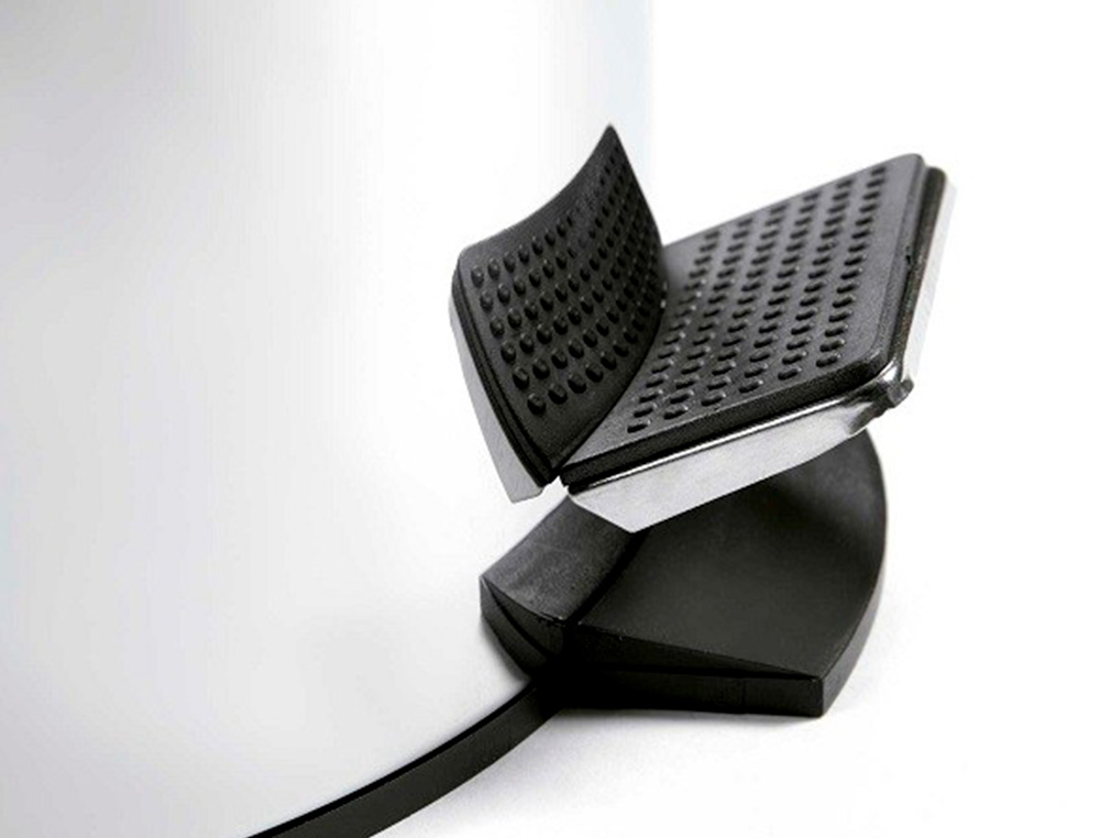 PAPELERA METALICA Q-CONNECT CON PEDAL CROMADA 25X38CM CAPACIDAD 12 LITROS