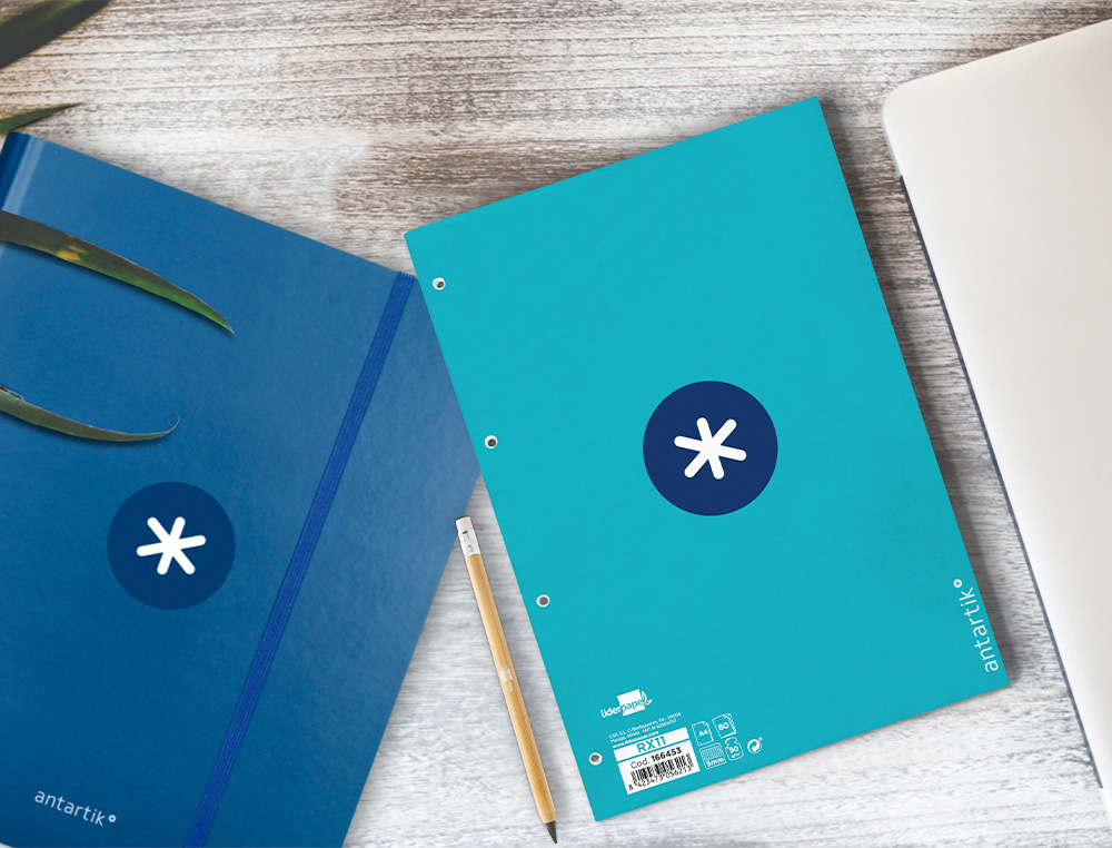 RECAMBIO ANTARTIK A4 80 HOJAS 90GR CUADRO 5MM 4 TALADROS 1 BANDA CON MARCO COLOR TURQUESA